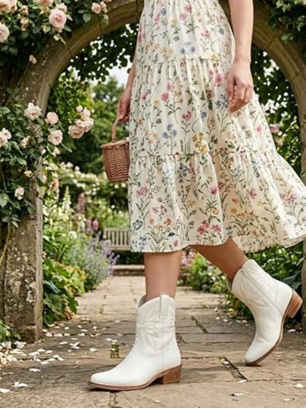 NEW Women's White Western Embroidered Cowboy Boots Size 10